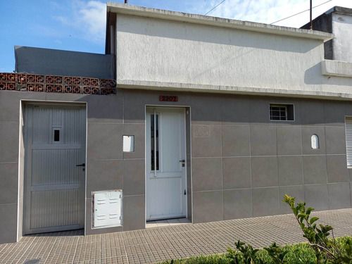 Imagen 1 de 15 de Casa A La Vta A Refaccionar Con Cochera