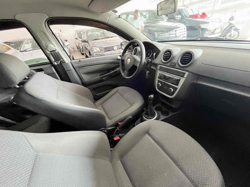 Volkswagen Voyage 1.0 MI 8V FLEX 4P MANUAL