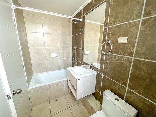 Departamento En Arriendo Ubicado En Av. Los Carrera.