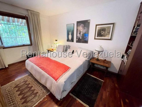 Agp Casa Con Cocina Moderna, Excelente Área De Reuniones, En Venta Ubicada En Calle Cerrada, En Alta Florida 25-11358 Ys