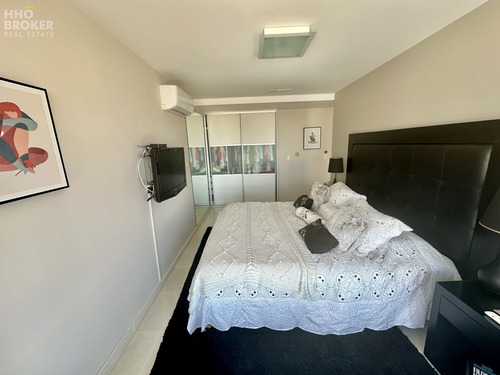 Imagen 8 de 30 de Departamento En Venta. Vista Al Mar. Playa Mansa. - Punta Del Este Mansa