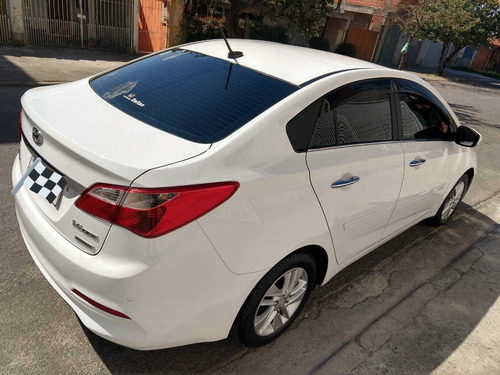 Imagem 4 de 6 de Hyundai Hb20s 2014 1.6 Premium Flex Aut. 4p