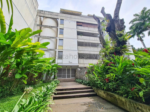 Apartamento En Venta La Castellana,iluminado,amplio,clasico ,para Actualizar En Una De Las Mejores Zonas De Caracas, 24-15606gm