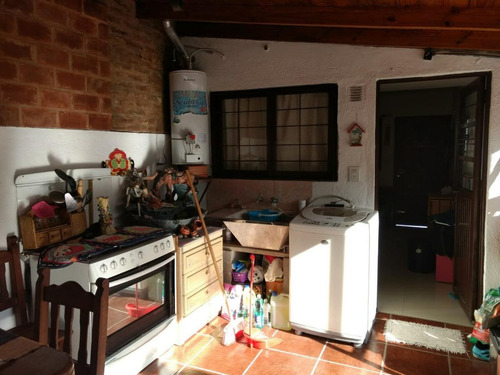 Imagen 8 de 16 de Casa En Venta 4 Ambientes- Villa Tesei- Con Buen Fondo Libre- Permuta Mayor Valor