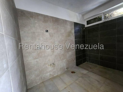Estupenda Casa En Venta En Alto Hatillo. N E G O C I A B L E