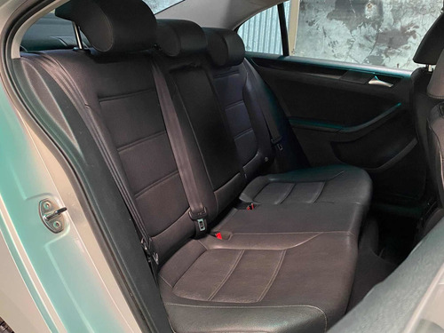 Imagen 10 de 11 de Volkswagen Vento 2011 2.5 Luxury 170cv