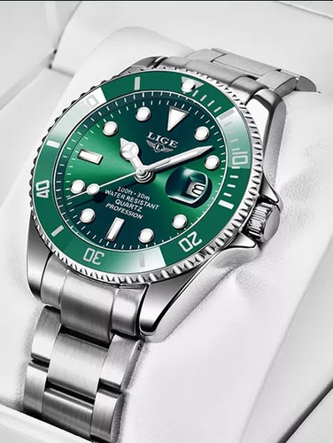 Reloj de pulsera Meiro de cuerpo color plateado, analógico, para hombre, fondo verde, con correa de aceroinoxidable color plateado, agujas color plateado y blanco, dial blanco y plateado