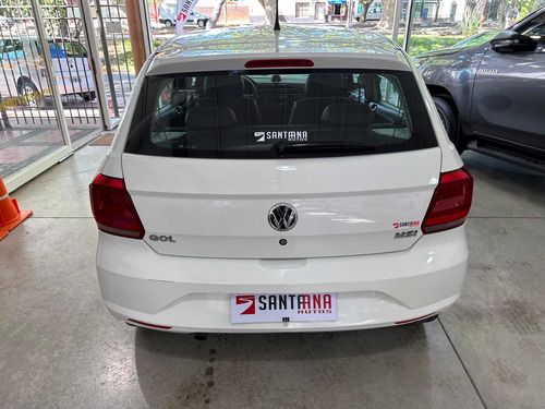 Imagen 5 de 10 de Volkswagen Gol Trend 2017 1.6 Comfortline 101cv