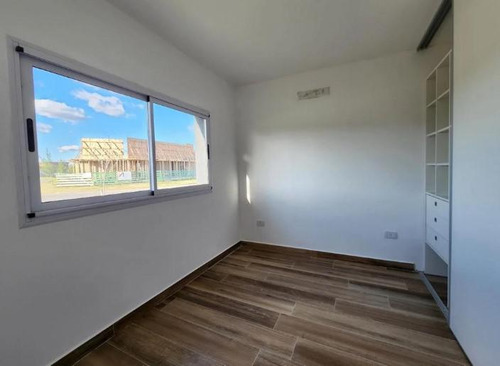 Imagen 29 de 30 de Casa Venta Naudir 4 Dormitorios Galeria Parrilla Pileta Gran Jardin
