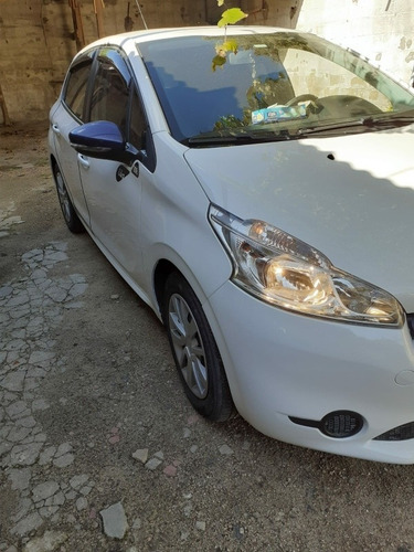 Peugeot 208 .