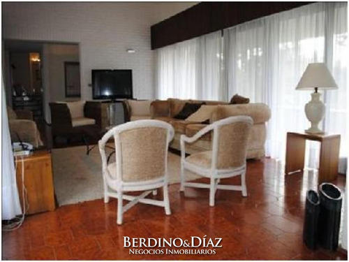 Hermosa Casa En Venta Con Un Entorno Natural Excepcional En Cantegril De Punta Del Este- Ref: 61