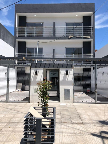 Imagen 1 de 16 de Departamento 2 1/2 Amb - Al Frente - Con Patio Y Cochera - Entrega Inmediata