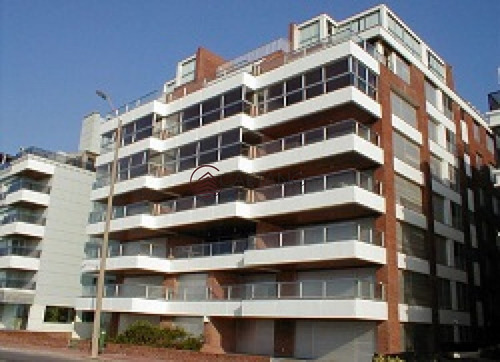 Departamento En Venta, 3 Dormitorios Con Linda Vista Al Mar.-ref:2510