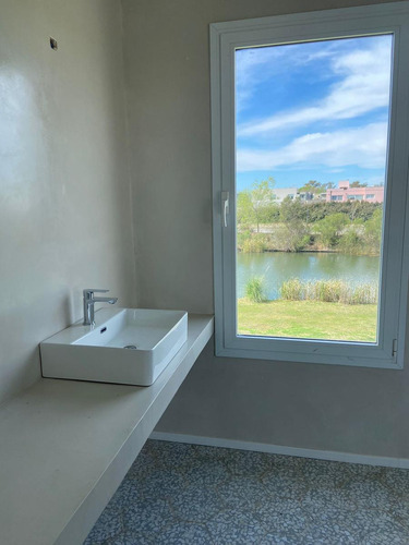 Venta De Casa 4 Ambientes A Estrenar Con Vista Al Agua Barrio Muelles- Escobar