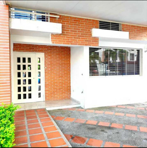 Hermoso Town House En Venta Mañongo Valencia Totalmente Amoblado