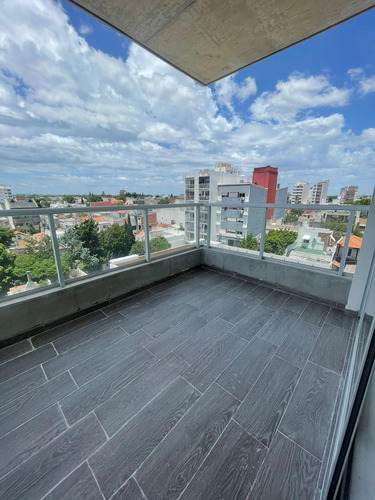 Departamento En  Venta De 2 Ambientes Con Balcón Amplio.