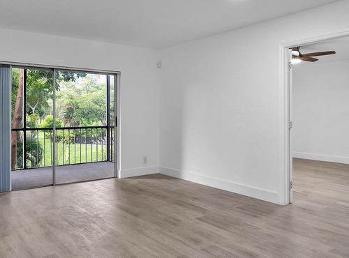 Departamento En Venta - 2 Dormitorios 2 Baños - 104mts2 - Lauderhill, Florida, Usa