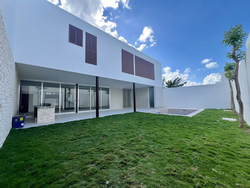 Casa En Venta En Mérida, Privada El Origen, Mod. 597, De Lujo