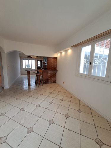 Vendo Chalet En Ph 4 Ambientes En Parque Luro Con Garaje Y Patio