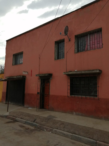 Casa De Dos Pisos, Comuna De Renca, Excelente Conexión 