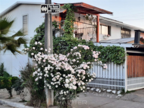 Amplia Casa Esquina En Venta De 3 Dorm. 2 Baños En Curicó