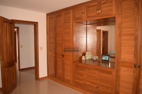 Casa En Lugano, 5 Dormitorios - Ref: 4094