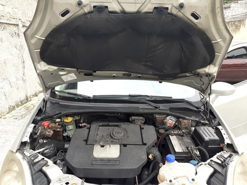 Fiat Linea 2013 1.8 16v Essence Flex Dualogic 4p