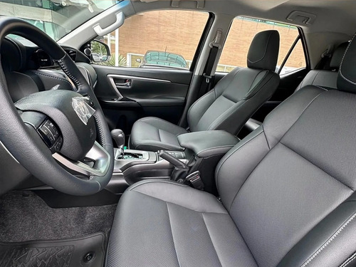 Toyota Hilux SW4 Srx Platinum 2.8 D-4 Tbo 4x4 Aut 7 LUGARES