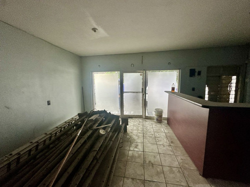 Local Uso Comercial Sobre Av Colon Mty