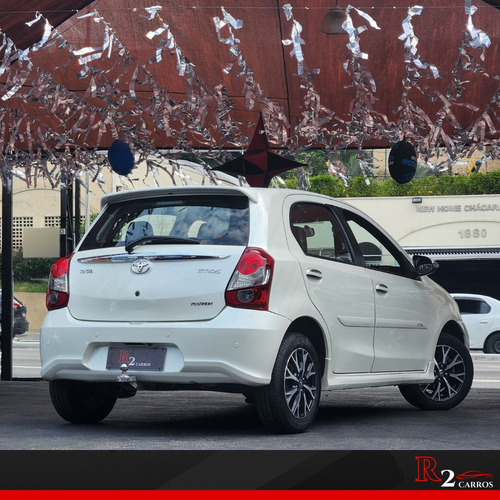 Toyota Etios Etios Platinum 1.5 (Flex) (Aut)