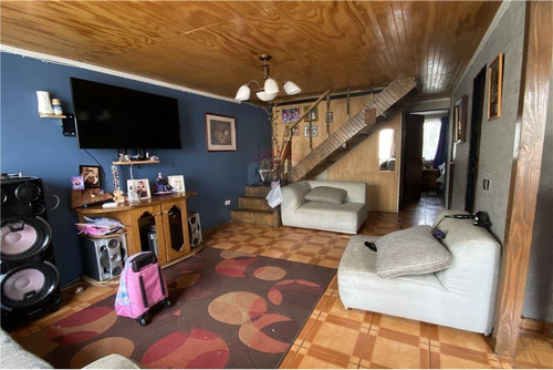 Imagen 2 de 15 de Casa De 2 Pisos 5d 1b 2e!