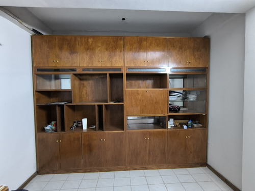 Casa Quinta Con 12 Departamentos En El Barrio Santa María: 19 Habitaciones Y 18 Baños