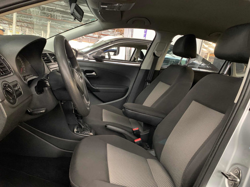 Imagen 9 de 12 de Volkswagen Vento 1.6 Comfortline Aut Ac 2016