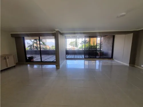 Amplio Y Cómodo Apartamento En Venta En Los Balsos