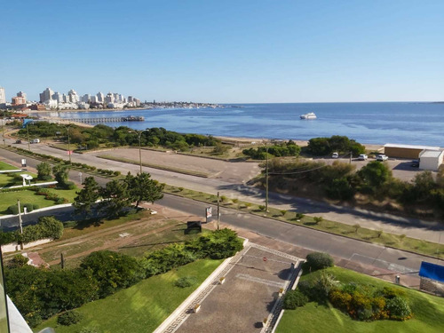 Apartamento En Venta De 3 Dormitorios En Playa Mansa