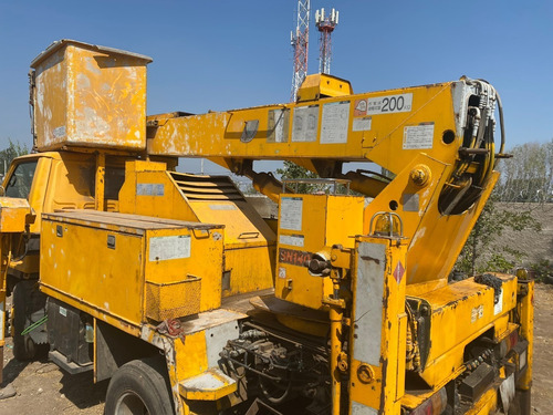 Imagen 4 de 10 de Camion Alza Hombre Isuzu Sn140