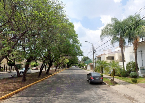 Casa Con Excelente Ubicación En Bosques De La Victoria, Col. El Faro, Guadaajara Jal. Arf