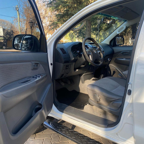 Imagen 4 de 7 de Vendo - Financio Toyota Hilux 4x2 2014