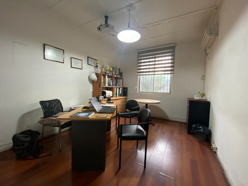 Oportunidad: Oficina Comercial Frente Al Parque O'higgins