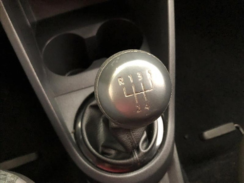 Imagem 9 de 14 de Volkswagen Gol 1.6 Msi Totalflex Trendline
