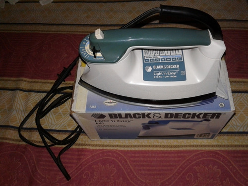 Plancha Black And Decker Light'n Easy Steam Dry Iron