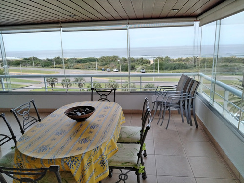 Punta Del Este .zona San Rafael. Frente A  Rambla De Playa Brava. Espectacular Semipiso De 200 M2,con Living, Comedor Y Estar Separados,con Salida A Gran Terraza De 26m2.4 Suites; 2gges Y Box. .