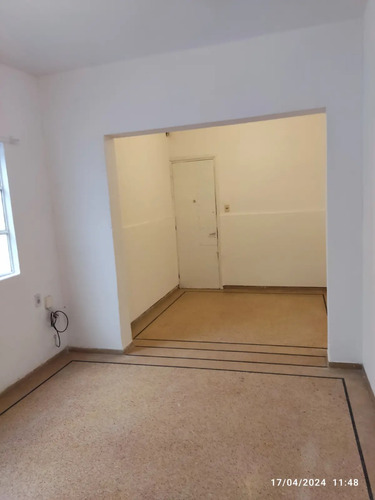 Alquilo Apartamento De 1 Dormitorio Y Patio De Uso Exclusivo, Bajos Gastos Comunes, A Pocas Cuadras De Nuevo Centro Shopping.