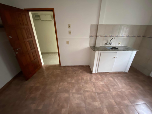 Imagen 2 de 12 de Apartamento En Alquiler Aguada 1 Dormitorio Al Frente Planta Baja