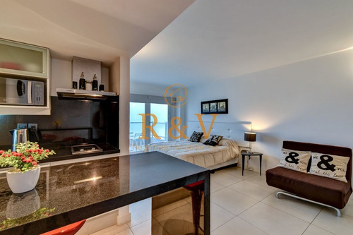 Imagen 5 de 21 de Venta De Apartamento Monoambiente Con Terraza Y Garaje En El Corazón De La Península, Punta Del Este