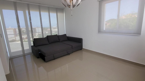 Imagen 12 de 21 de Lujosa Villa Minimalista Vacacional