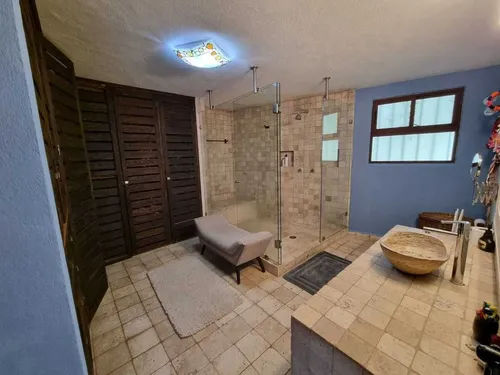 Casa Con Amplias Terrazas Y Jacuzzi En Venta