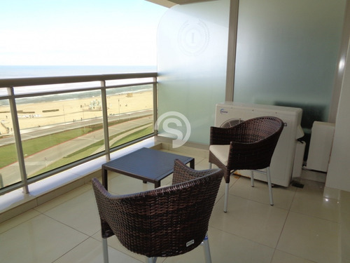 Apartamento Ubicado En Playa Brava- Ref: 3974