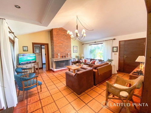 Imagen 3 de 28 de Casa De 4 Dormitorios Y Parrillero - Punta Del Este Jardines De Cordoba