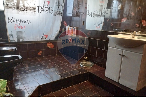 Casa En Venta Ñuñoa, 5d + 4b + 3est, Suarez Mujica